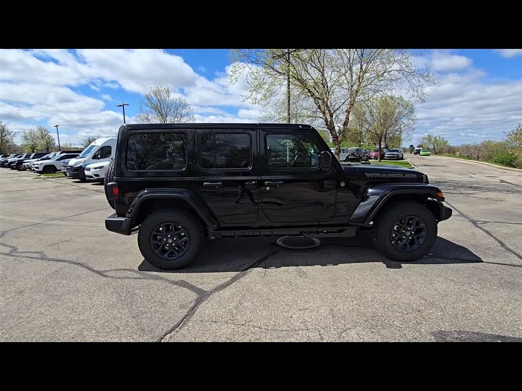 New 2026 Black Clear-Coat Exterior Paint Jeep 85th Anniversary Edition image 8