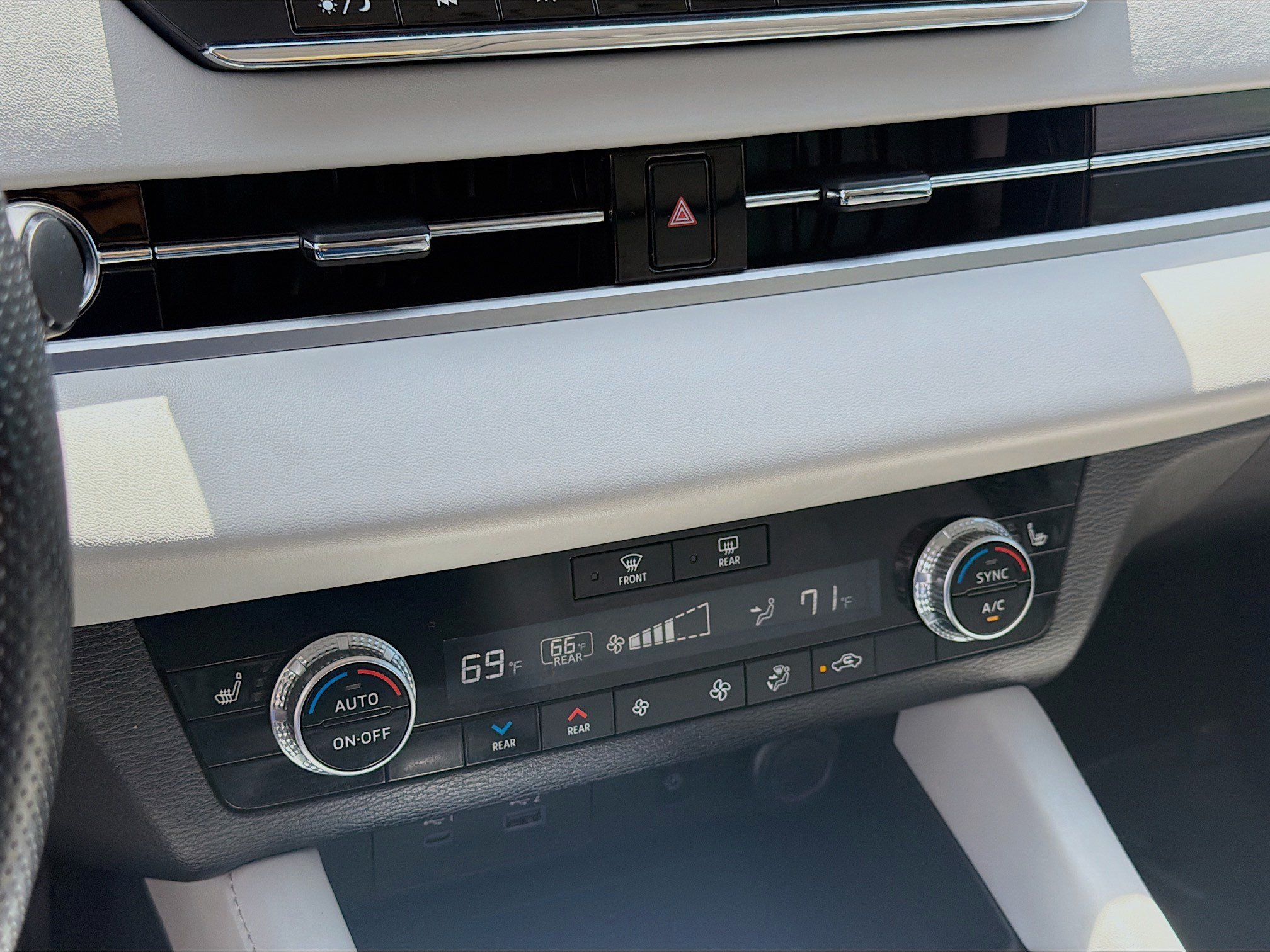 2024 Mitsubishi Outlander SEL - Photo 12