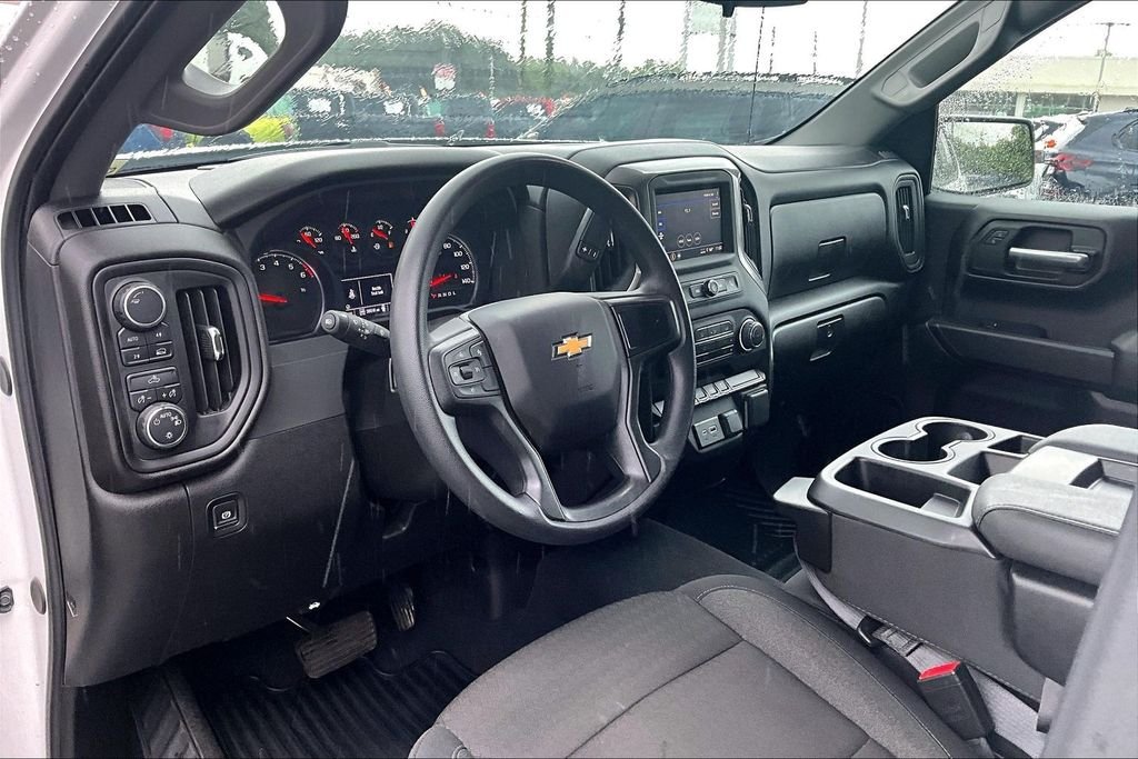 Used 2025 White Chevrolet Custom image 13