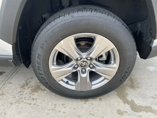 2024 Toyota RAV4 XLE - Photo 30