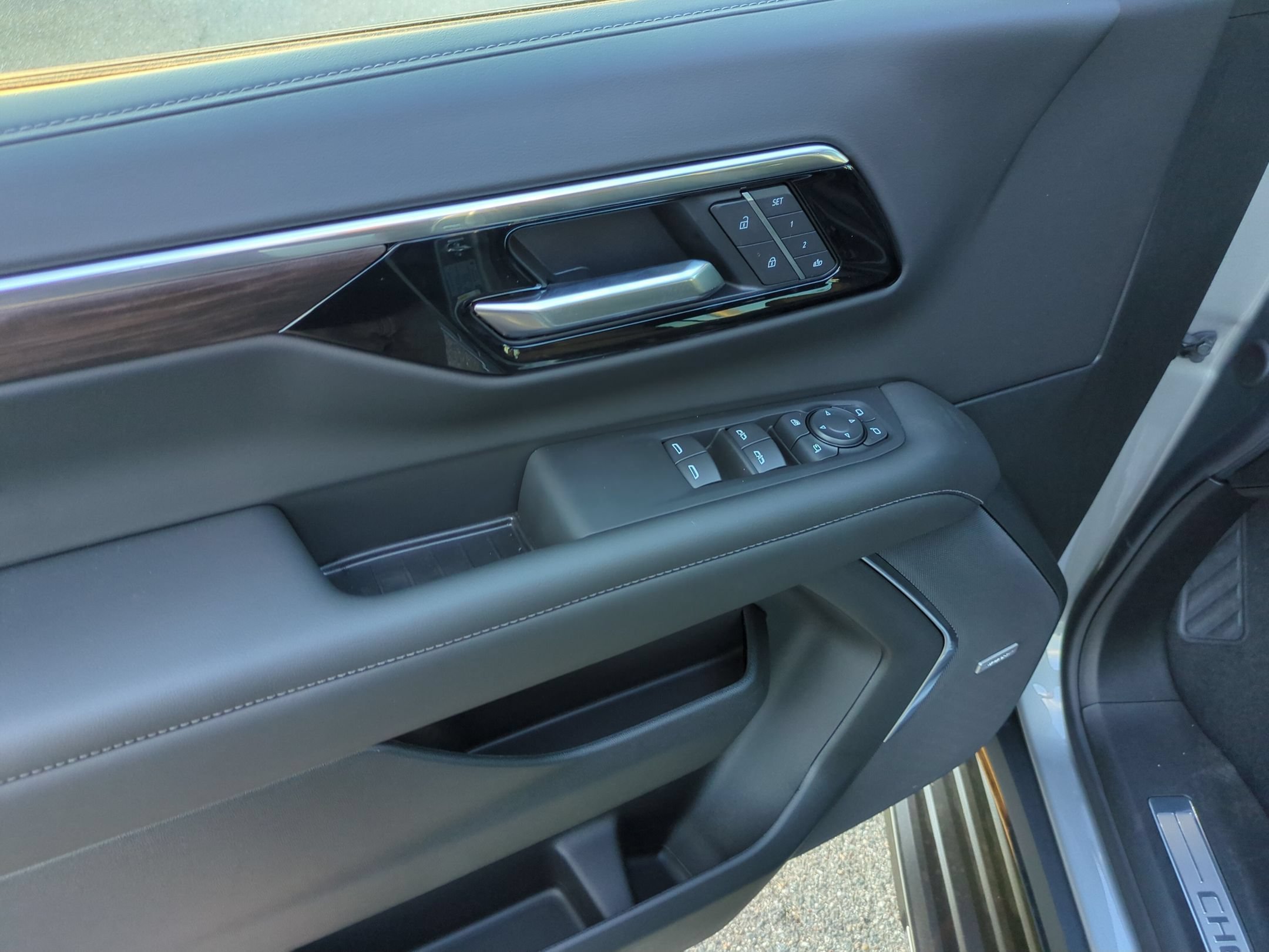 2026 Chevrolet Suburban LT - Photo 15
