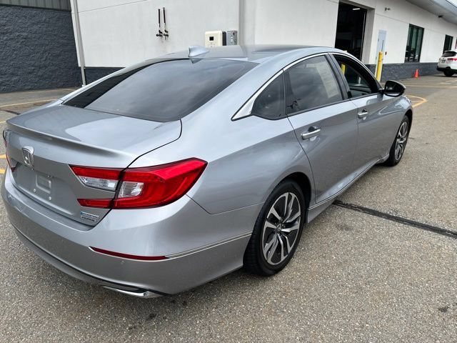 Certified Used 2020 Lunar Silver Metallic Honda Touring image 3