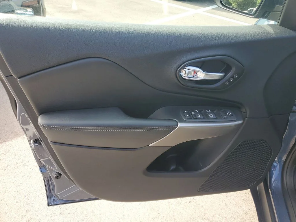 Used 2020 Blue Jeep Limited image 7