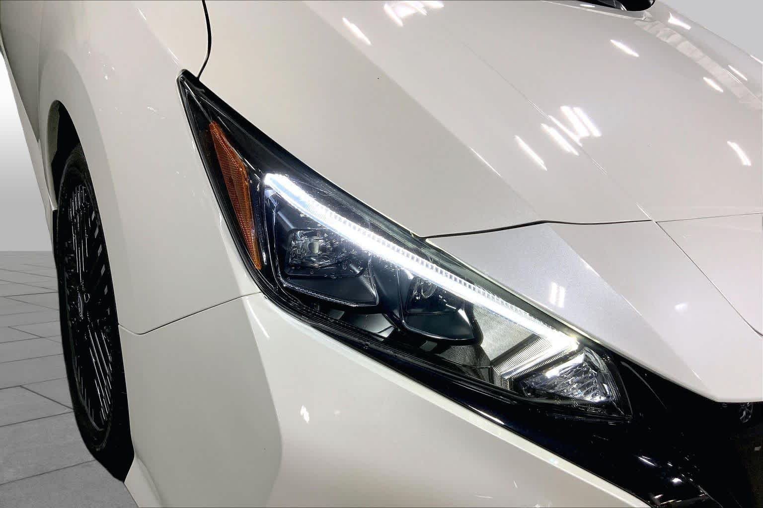 Used 2024 Super Black/Pearl White Nissan SV PLUS image 27
