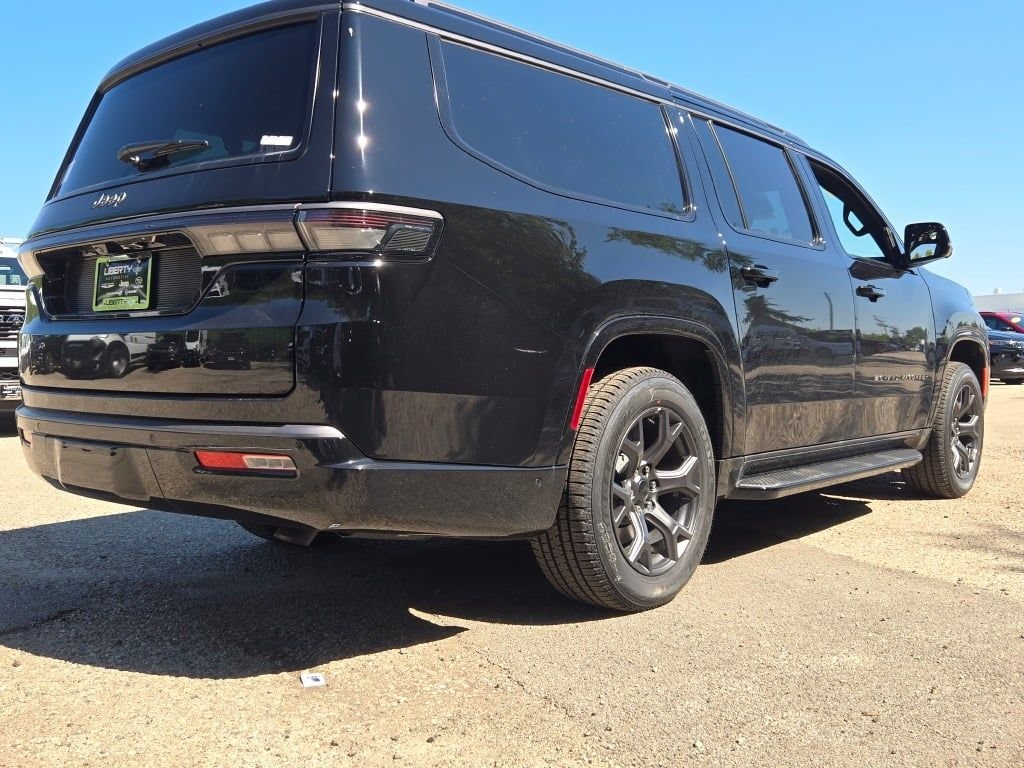 New 2026 High Gloss Black Exterior Paint Jeep Limited Altitude image 13