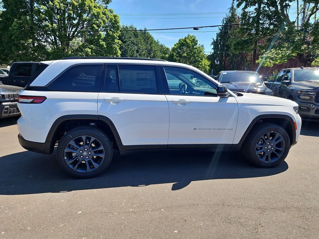 New 2026 Bright White Clear-Coat Exterior Paint Jeep  image 8