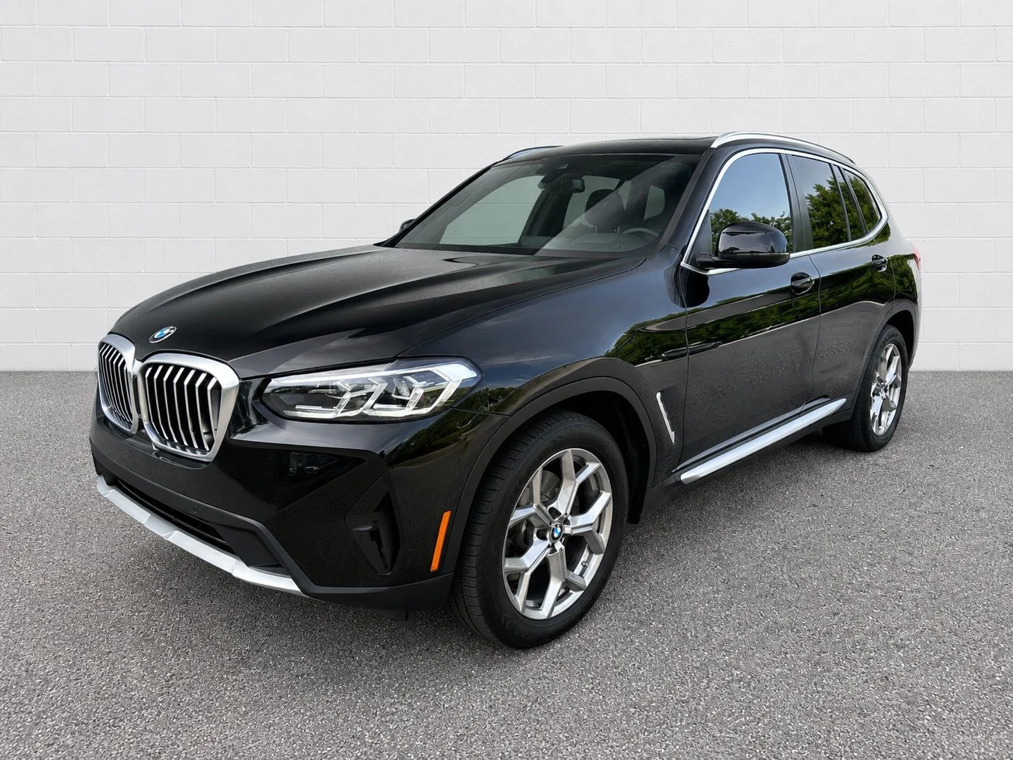 Used 2023 Black Sapphire Metallic BMW sDrive30i image 1