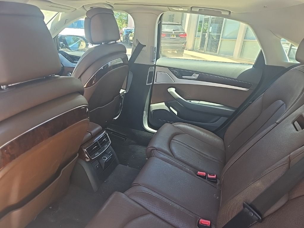Used 2014  Audi 4.0T image 12