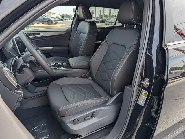 New 2026 Deep Black Pearl Volkswagen 2.0T SE W/TECHNOLOGY image 8