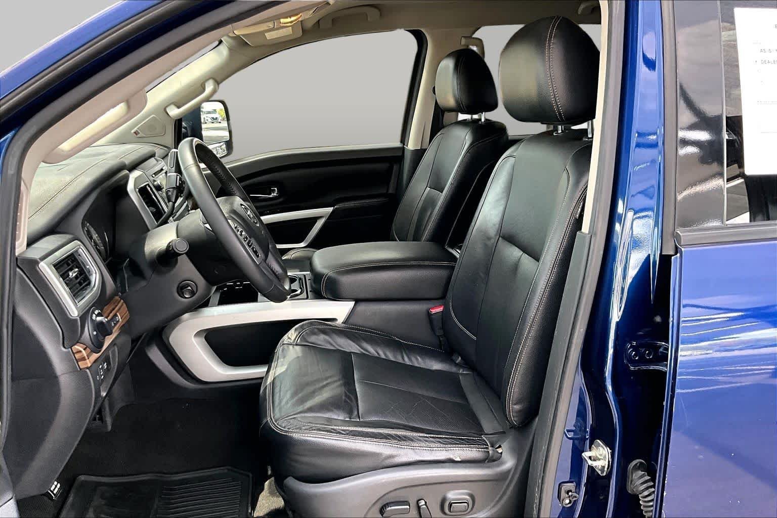 Used 2017 Deep Blue Pearl Nissan SL image 8