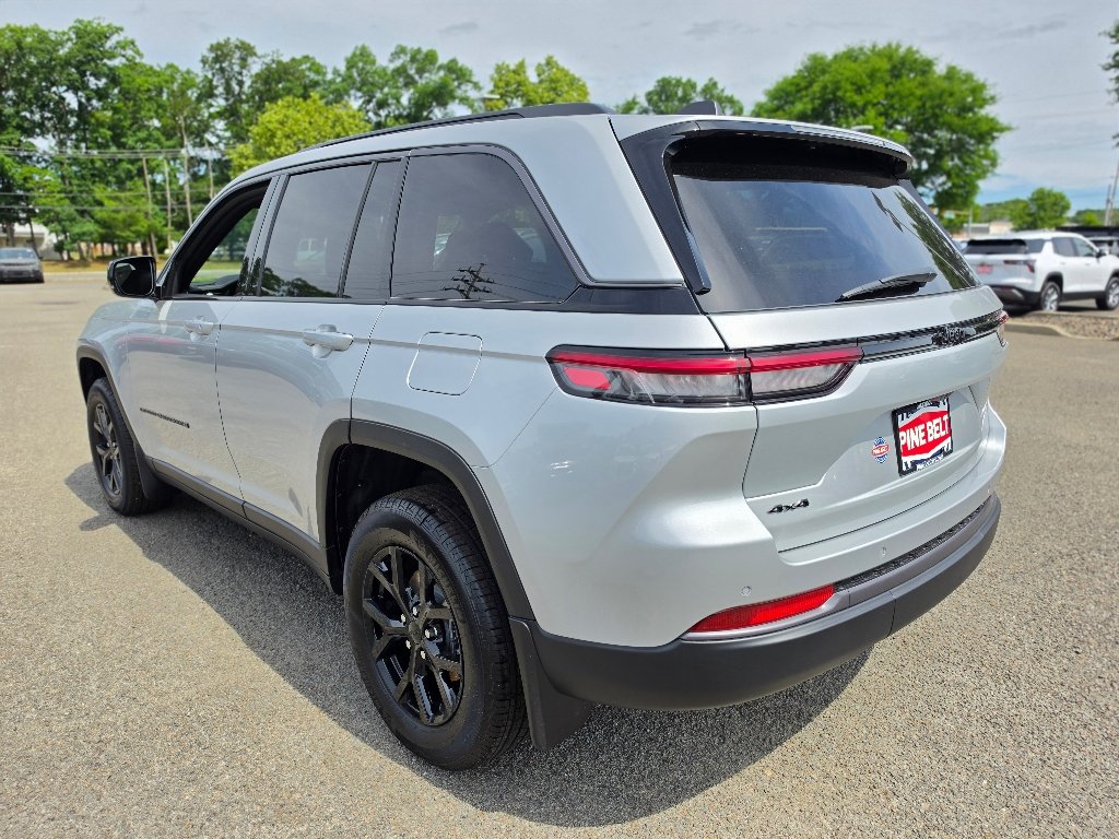 New 2026 Silver Jeep Laredo Altitude image 9
