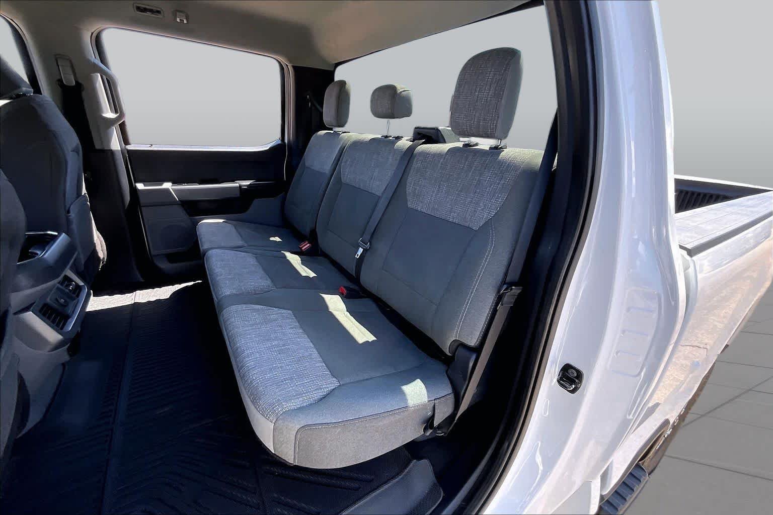 Used 2024 Oxford White Ford XLT image 19