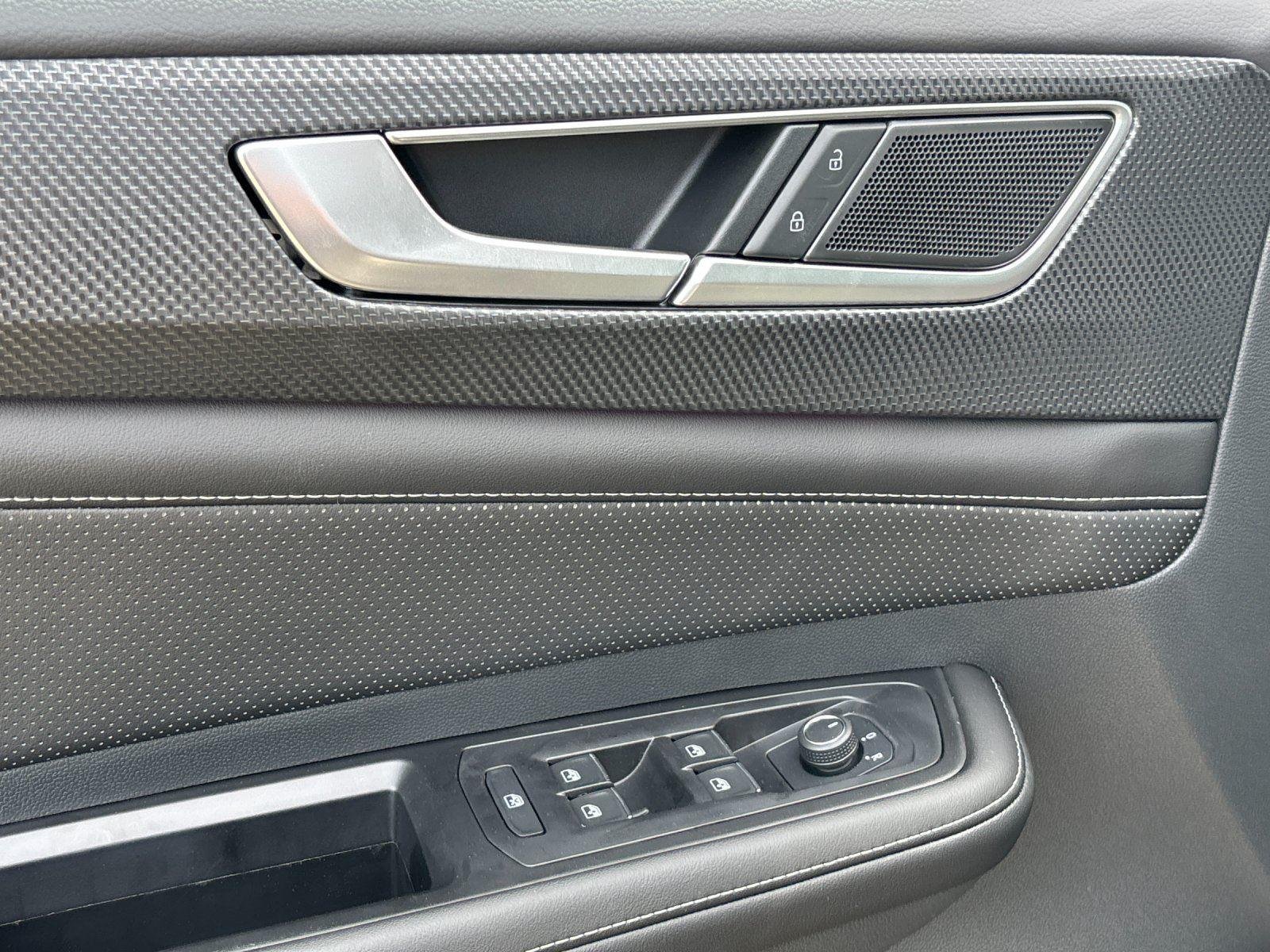 2025 Volkswagen Atlas Cross Sport SEL - Photo 14