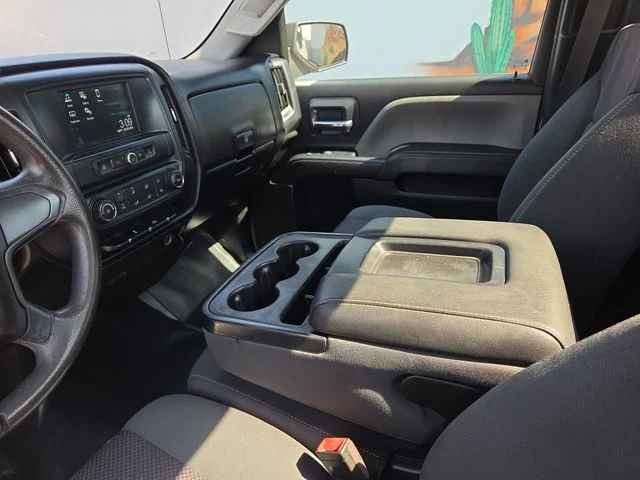 Used 2018 White GMC Base image 15