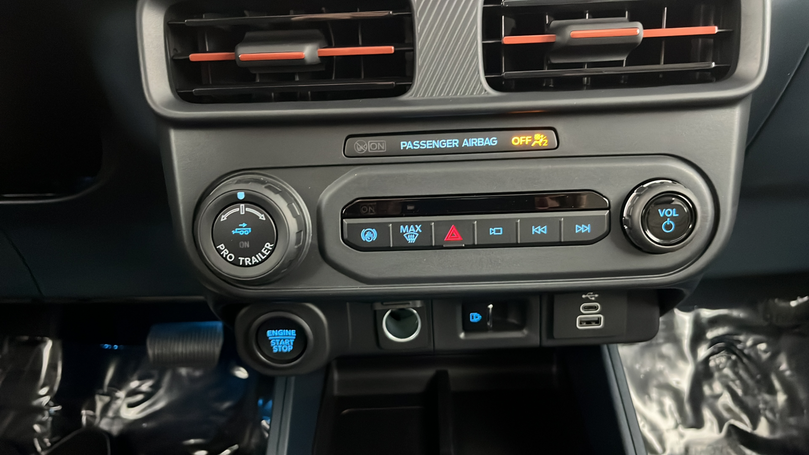 New 2026 White Metallic Ford Lariat image 30