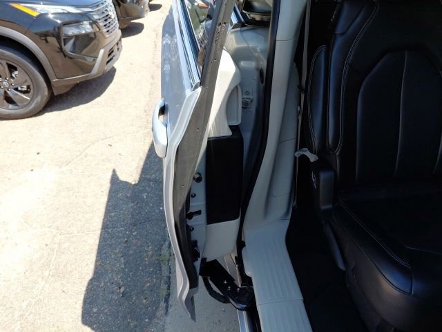 Used 2024 Silver Mist Clearcoat Chrysler Touring L image 29