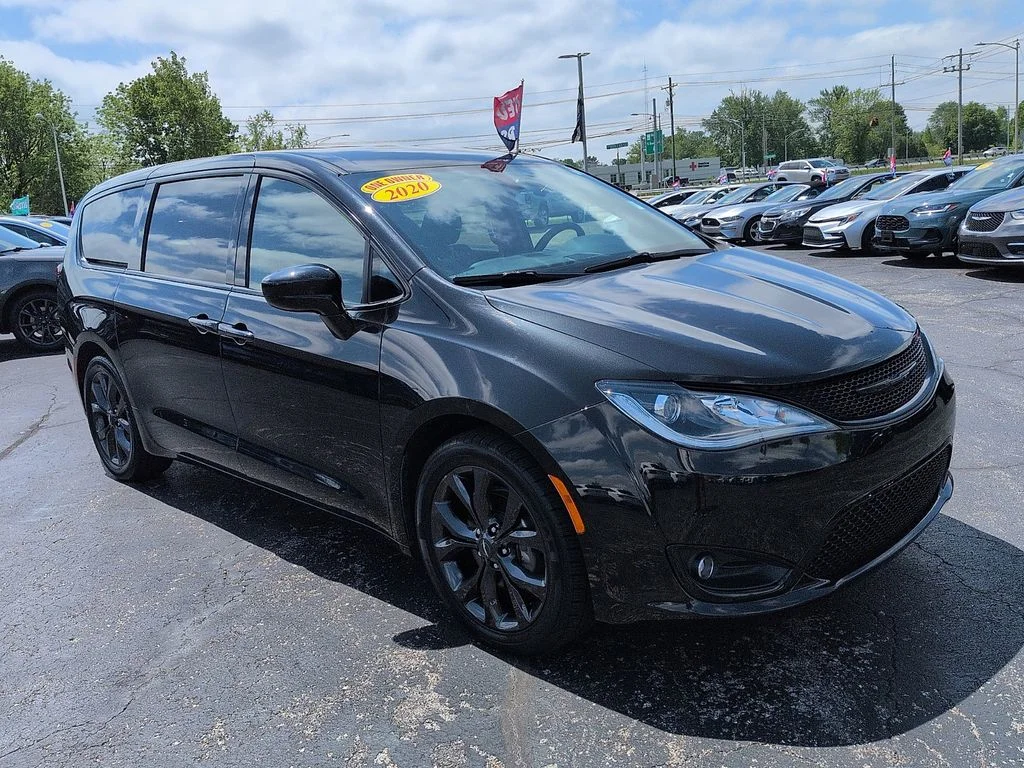 2020 Chrysler Pacifica Touring