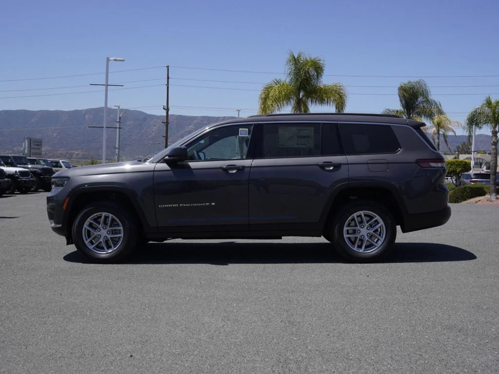 New 2026 Baltic Gray Metallic Clear-Coat Exterior Paint Jeep Laredo image 7