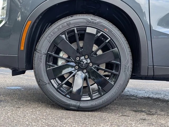 New 2026 Graphite Gray Mitsubishi LE 1.5T S-AWC image 3
