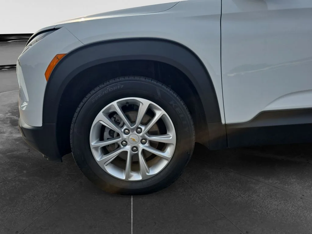 Used 2024 Summit White Chevrolet LS image 12