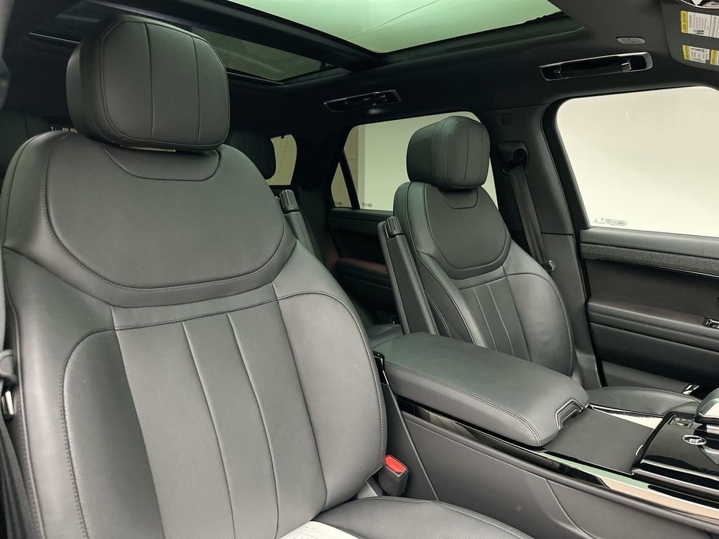 Certified Used 2024 Santorini Black Metallic Land Rover SE image 18