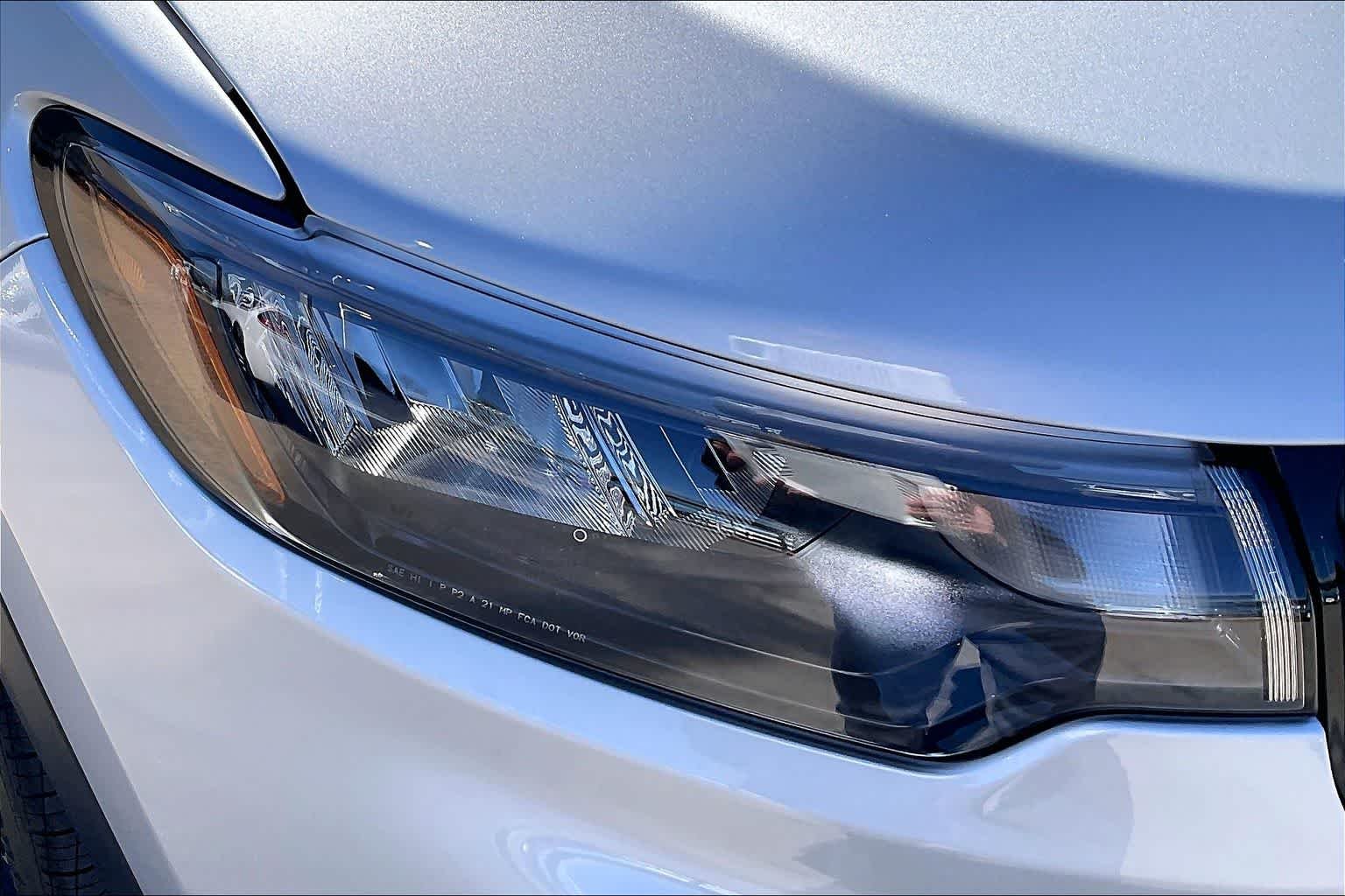 New 2026 Silver Zynith Metallic Clear-Coat Exterior Paint Jeep Latitude image 13