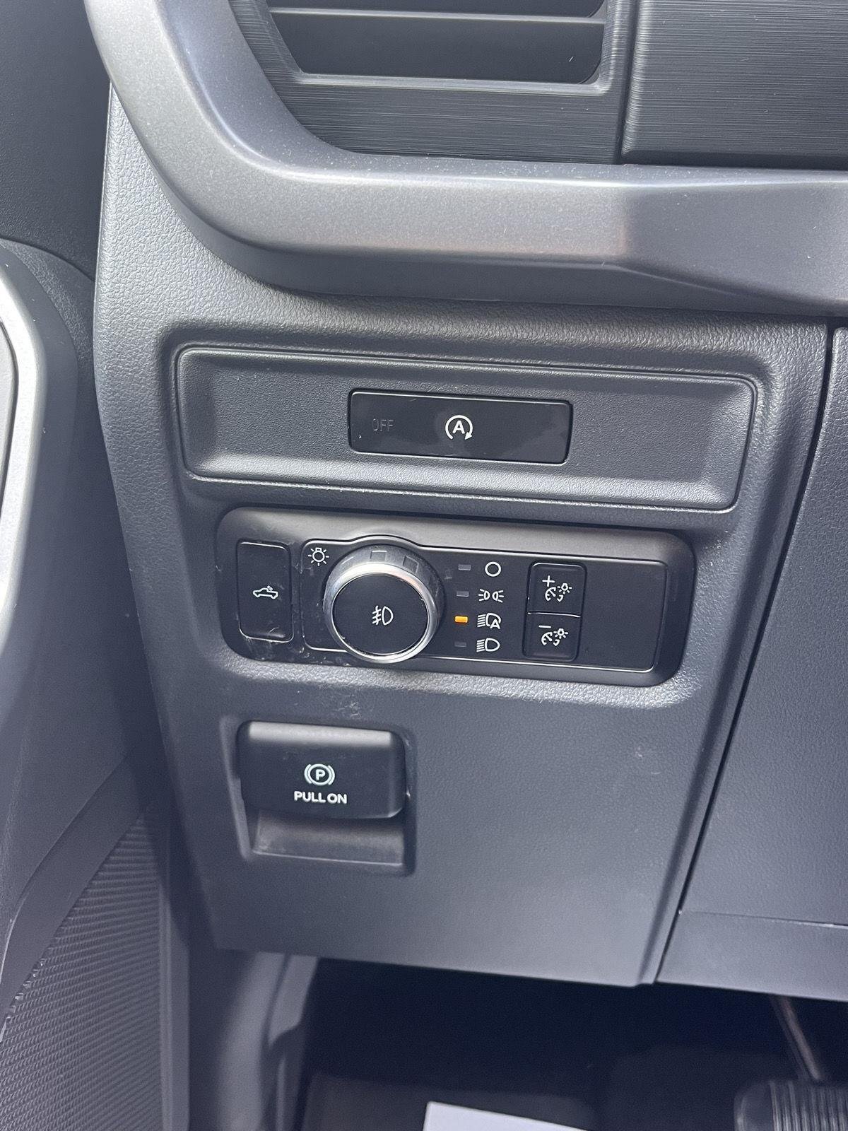 Used 2025 Oxford White Ford XLT image 20
