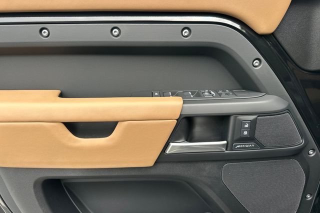 New 2026 Santorini Black Land Rover S image 10