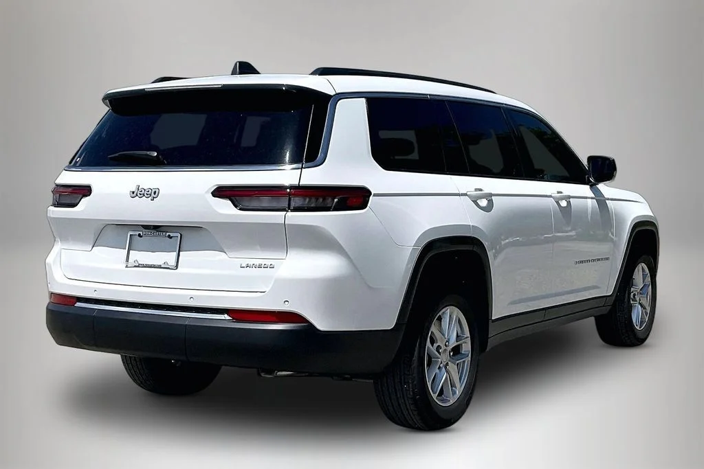 New 2026 Bright White Clear-Coat Exterior Paint Jeep Laredo image 21