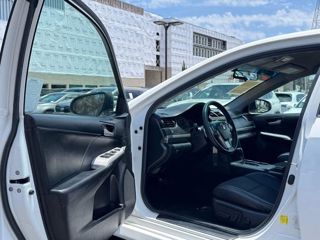 Used 2014 White Toyota SE image 9