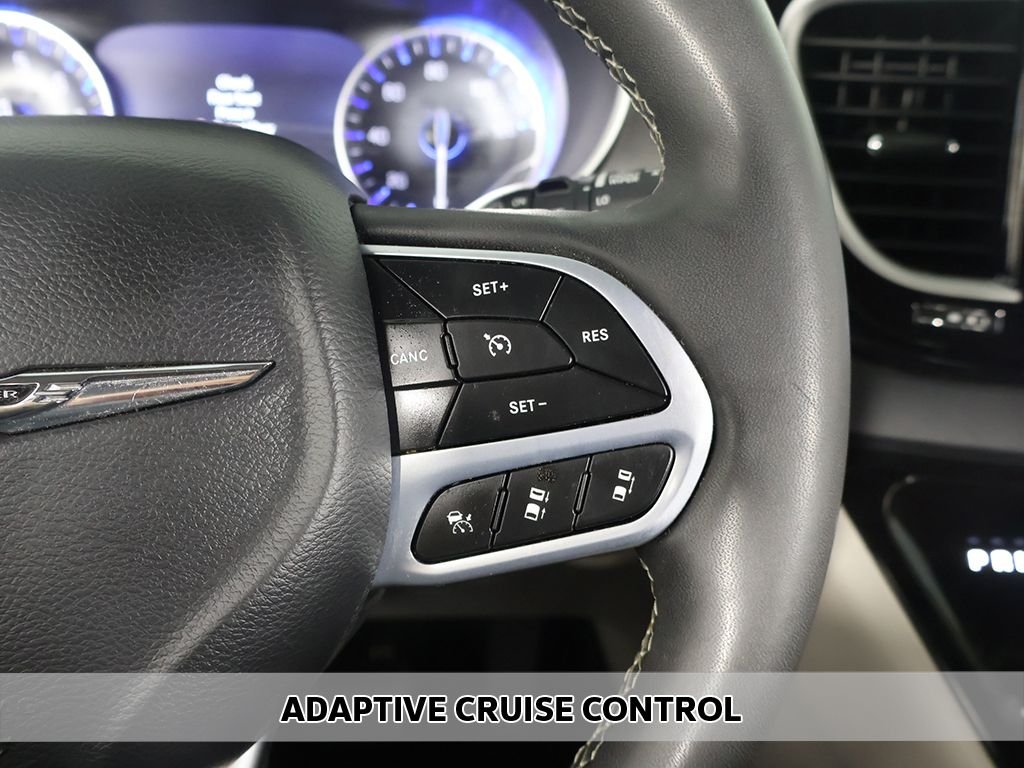 Used 2023 Gray Chrysler Touring L image 3