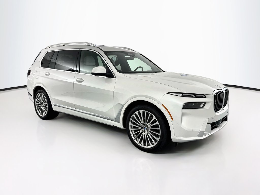 Used 2024 White BMW xDrive40i image 3