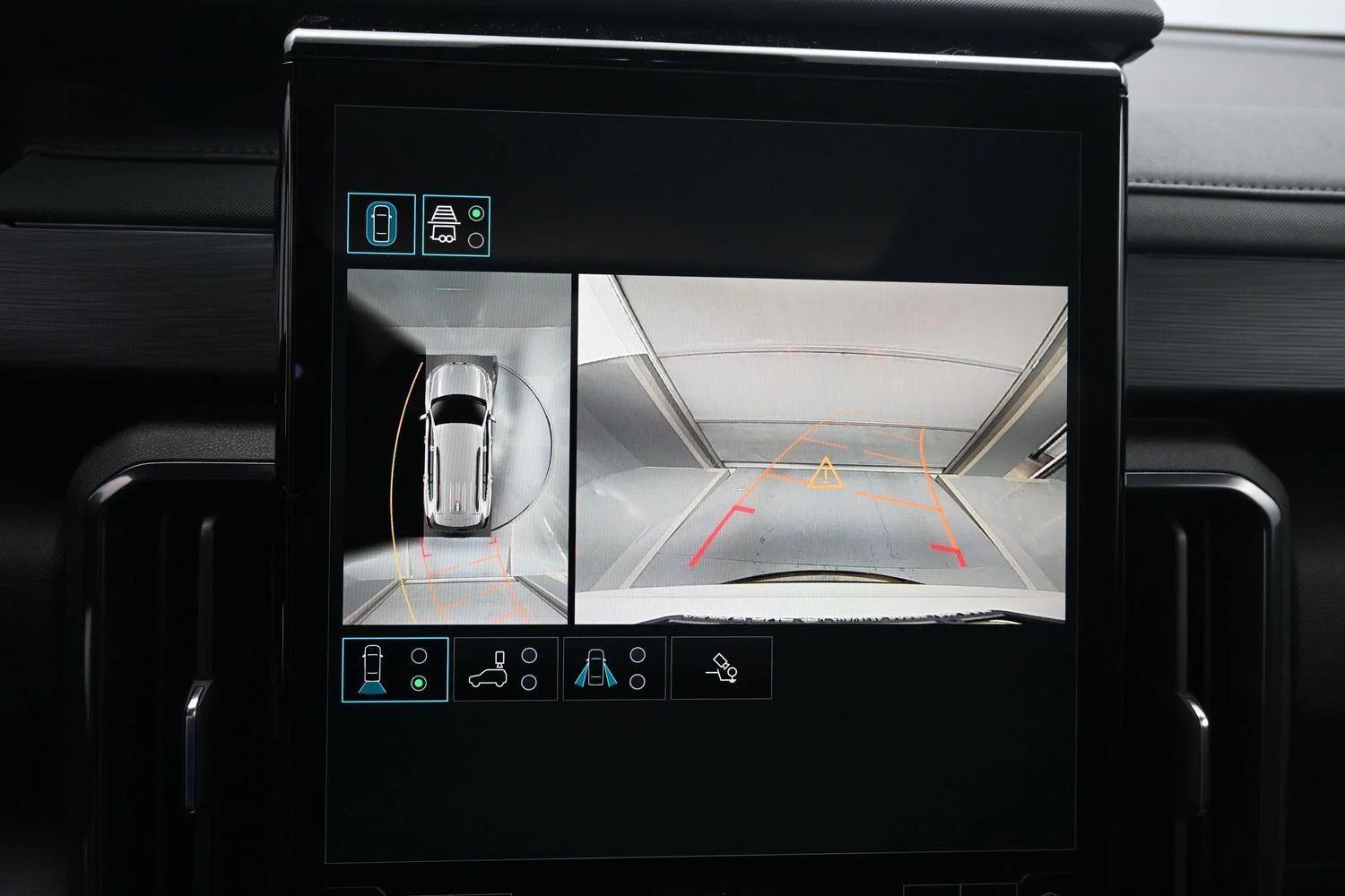 2026 GMC Acadia AT4 - Photo 32