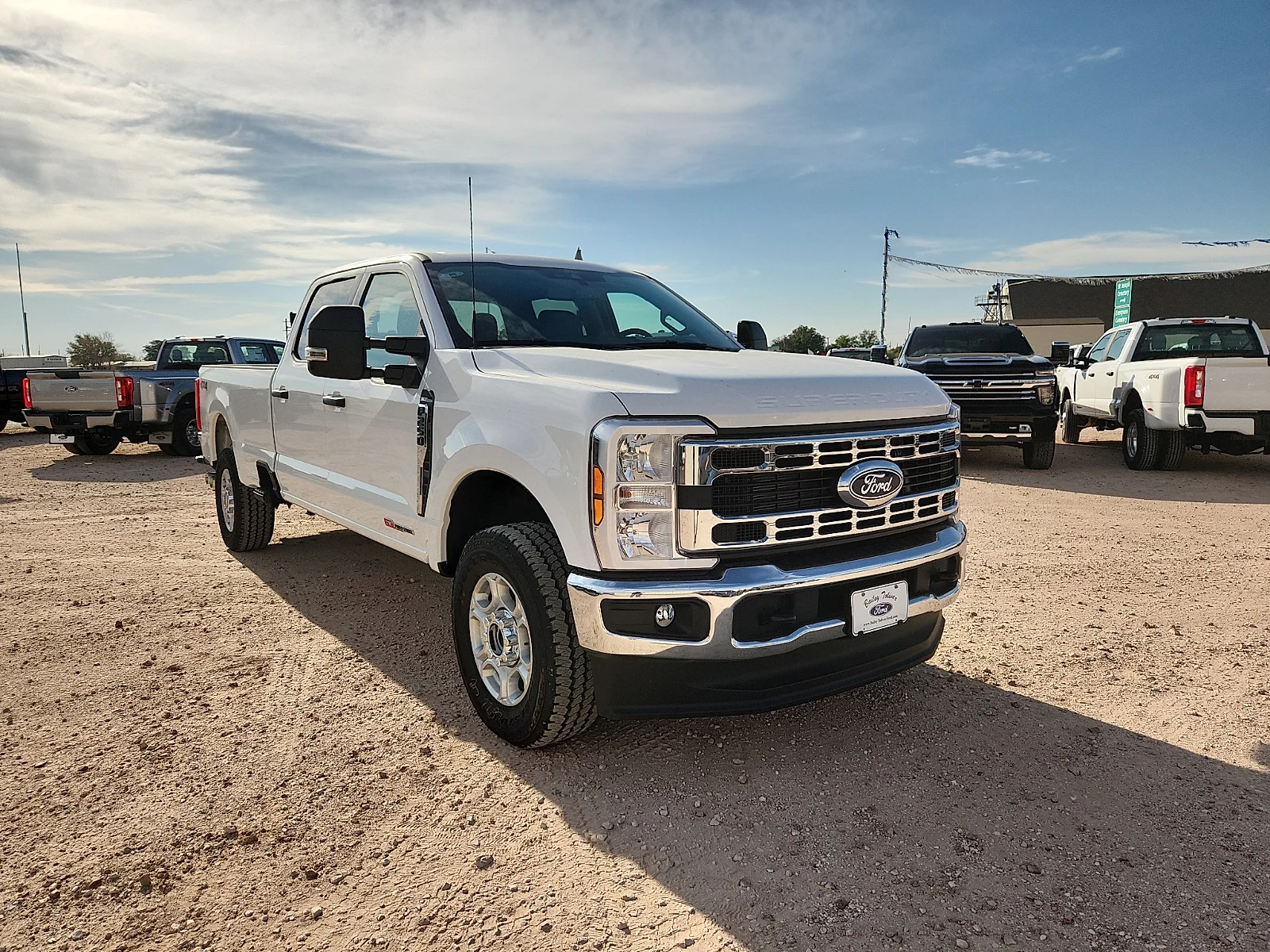 New 2027 Oxford White Ford XLT image 1