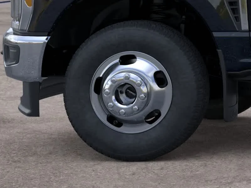 New 2026 Agate Black Metallic Ford XLT image 19