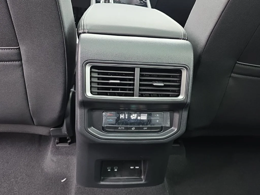 2026 Volkswagen Atlas SE w/Tech - Photo 31