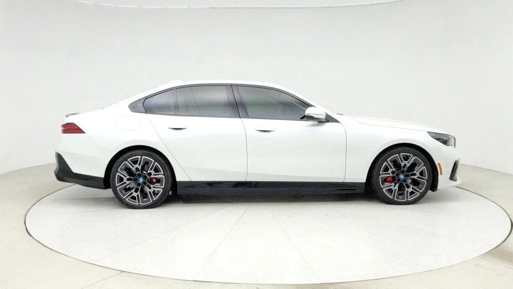 Used 2025 Mineral White Metallic BMW xDrive40 w/ M Sport, Premium & Driving Assistance Pro. Packages image 4