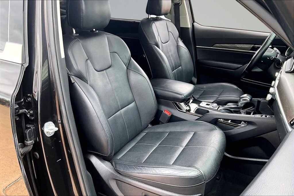 Used 2020 Black Kia SX image 7