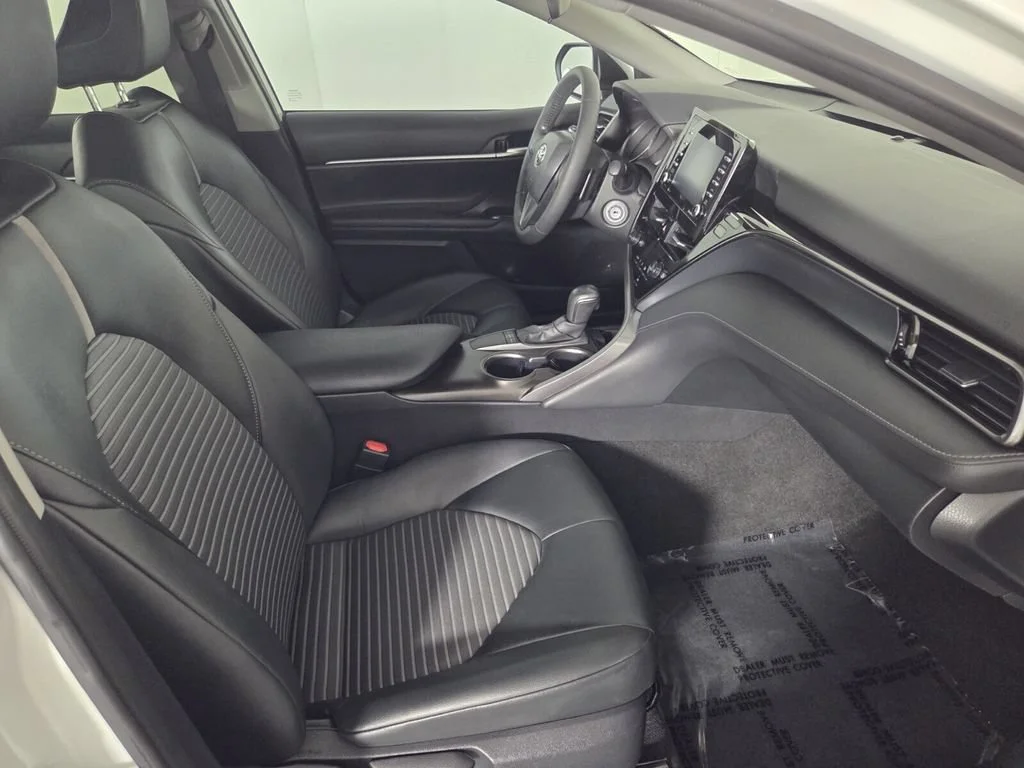Used 2024 Ice Toyota SE image 32