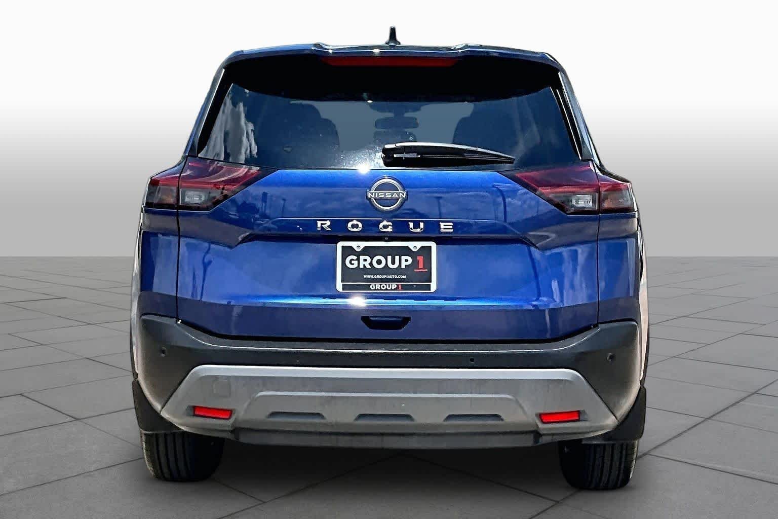 Used 2022 Caspian Blue Metallic Nissan S image 5
