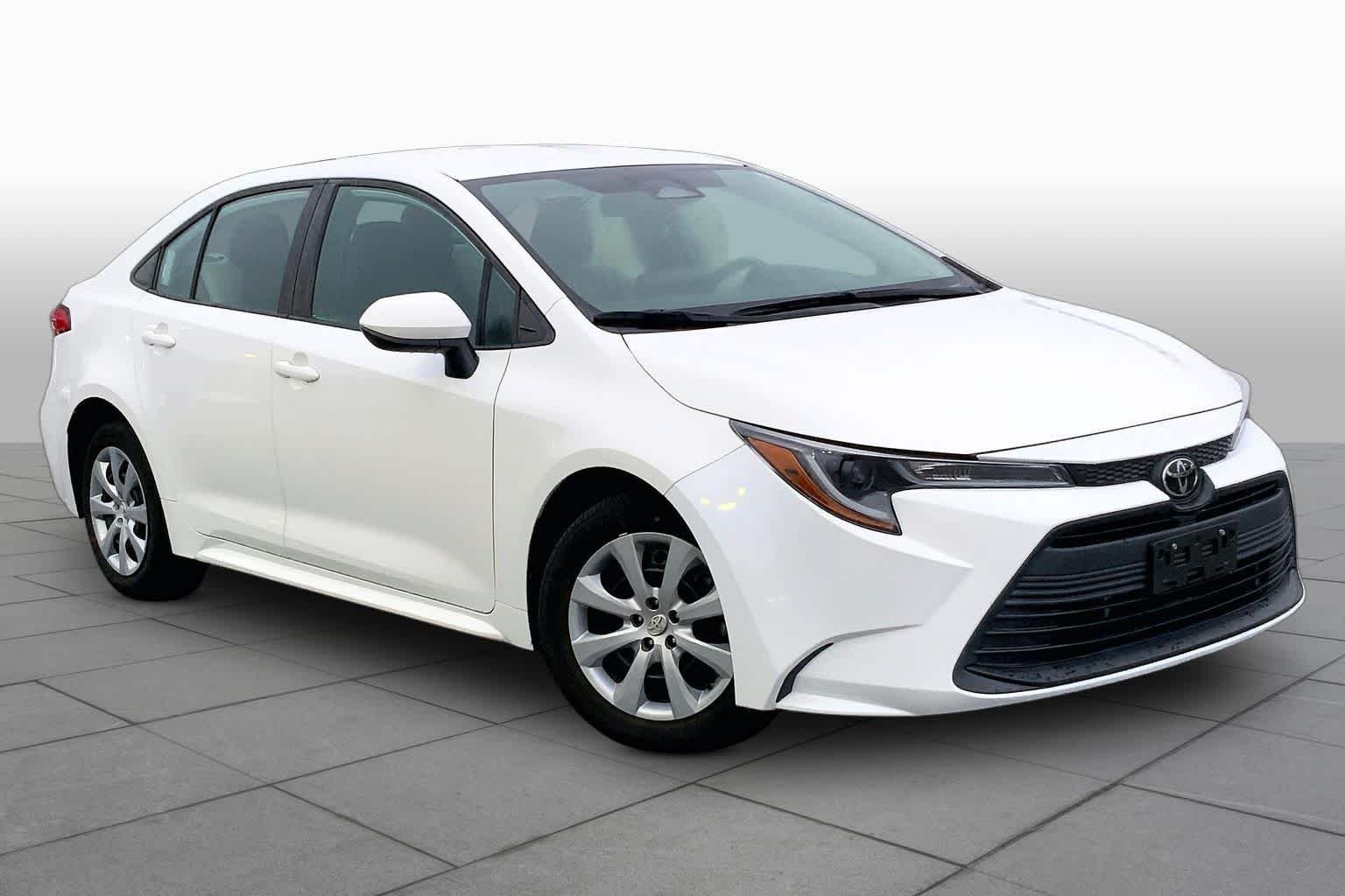Used 2023 Ice Cap Toyota LE image 3