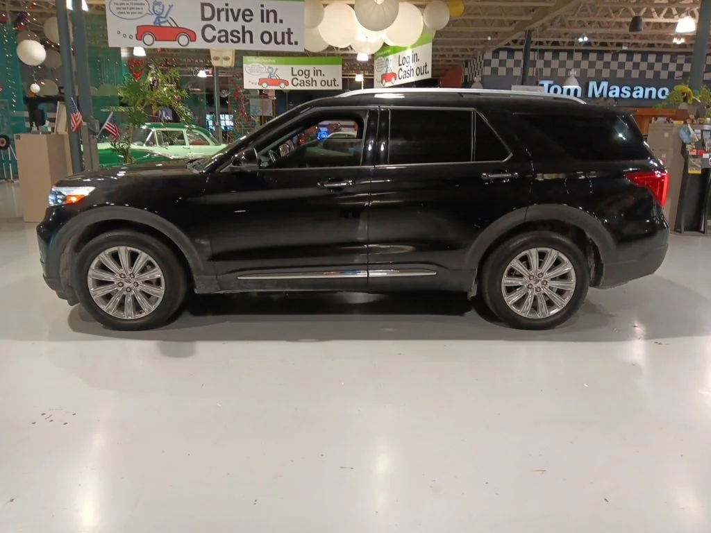 Used 2020 Black Metallic Ford Limited image 9