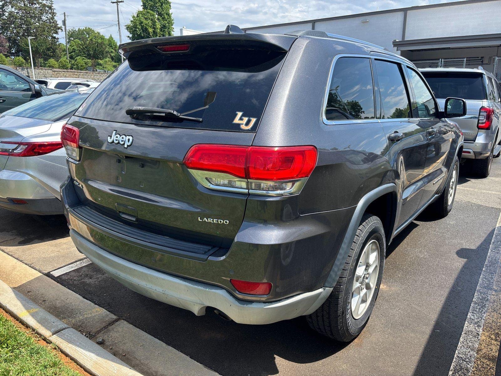 Used 2017 Granite Crystal Metallic Clearcoat Jeep Laredo image 6