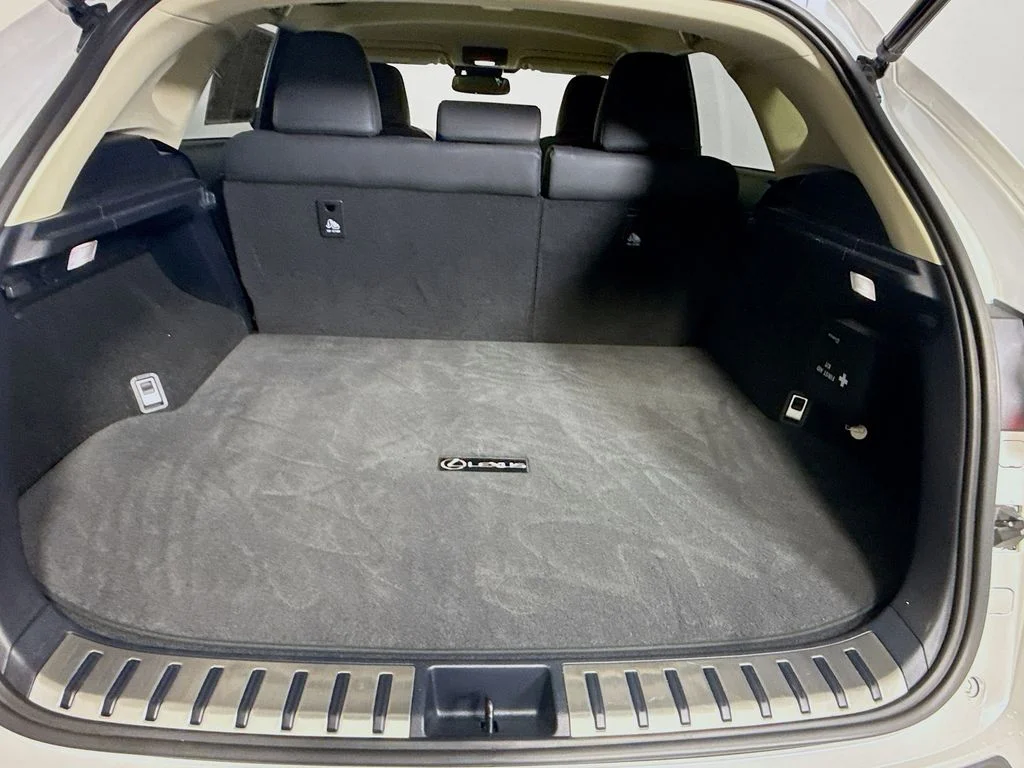 Used 2021 Eminent White Pearl Lexus Base image 24