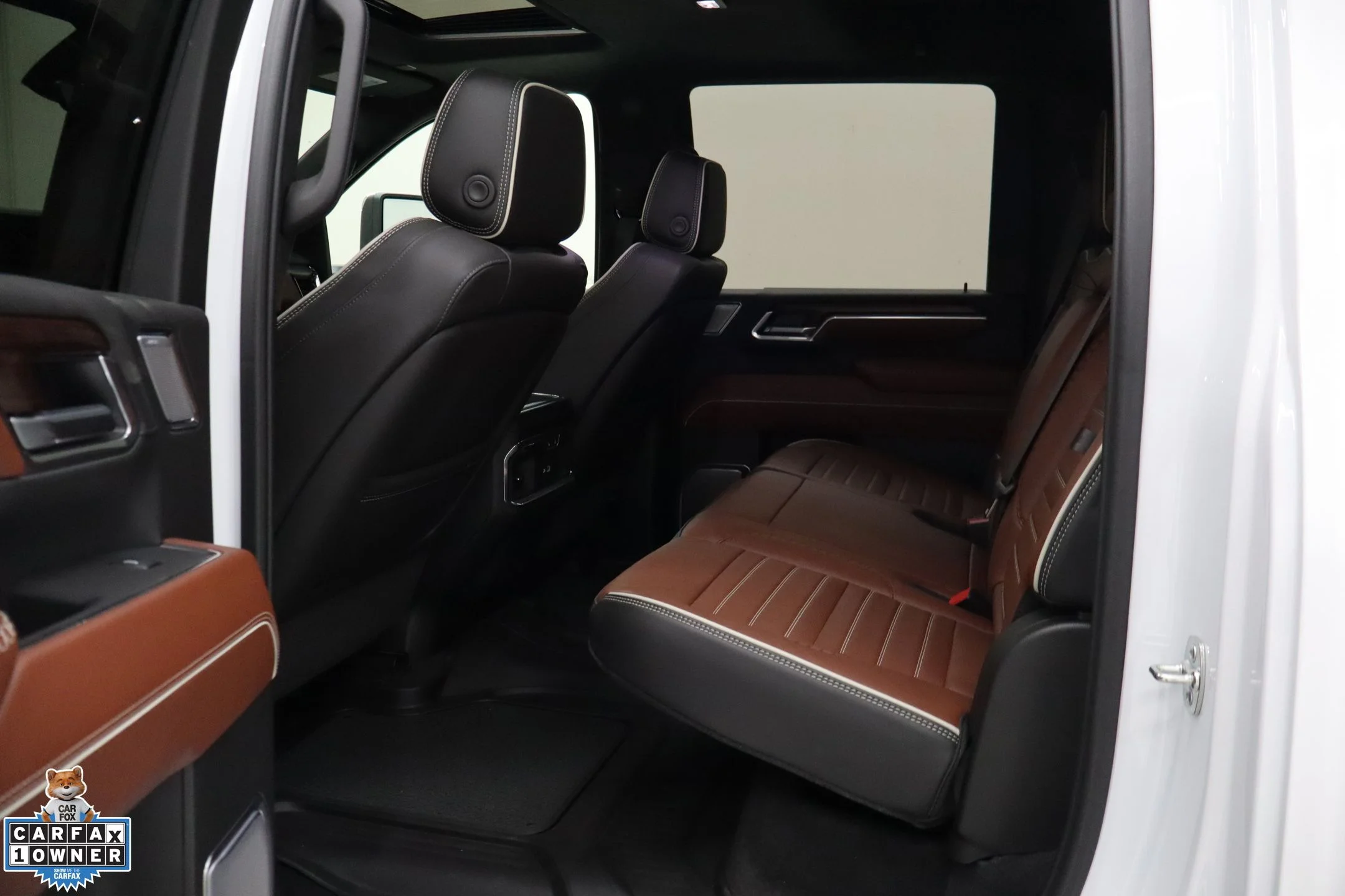 Used 2025 White GMC Denali Ultimate image 25