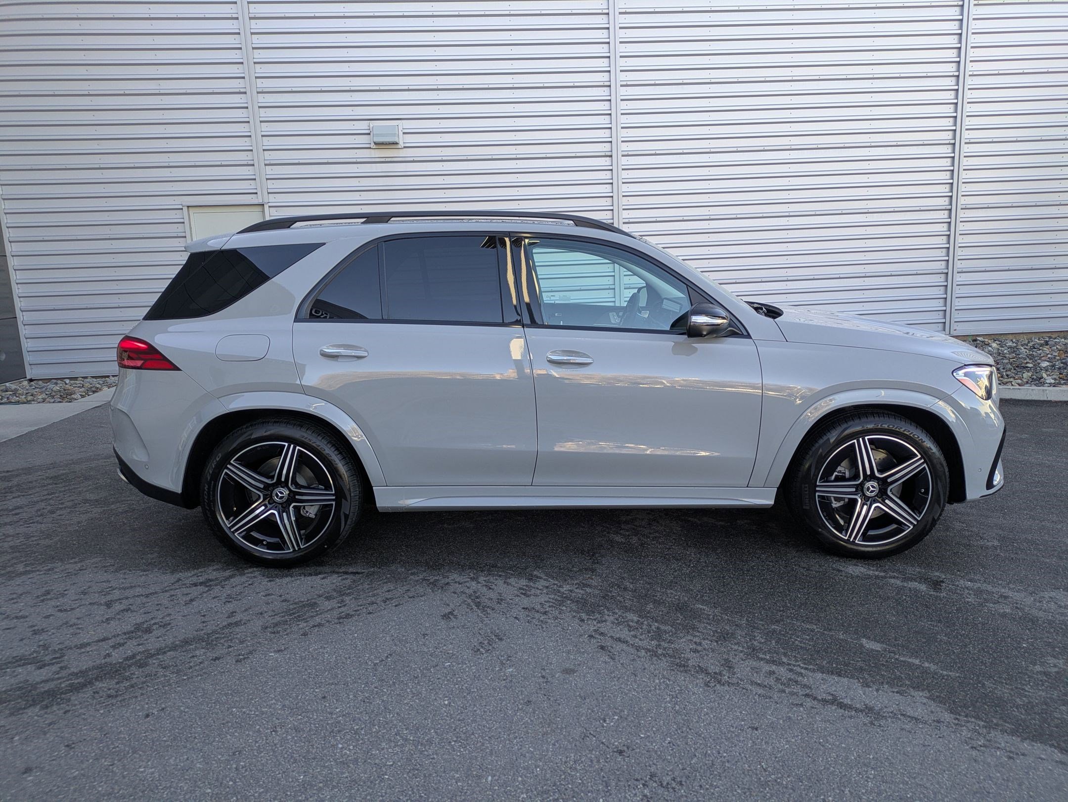 New 2026 MANUFAKTUR Alpine Grey Mercedes-Benz GLE 450 image 20