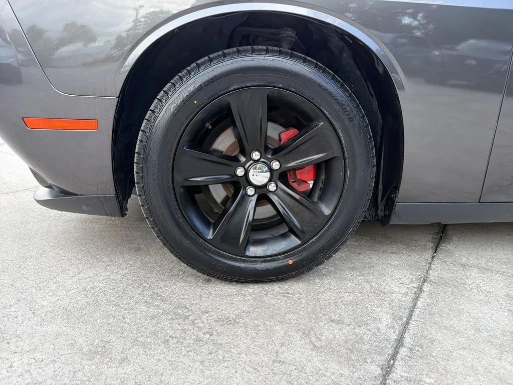 2019 Dodge Challenger SXT - Photo 9