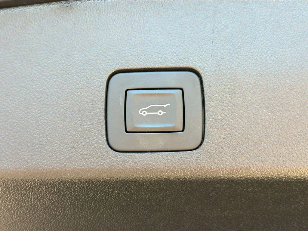Used 2025 Ebony Twilight Metallic Buick Preferred image 32