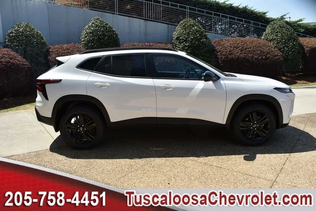 New 2026 Summit White Chevrolet ACTIV image 11
