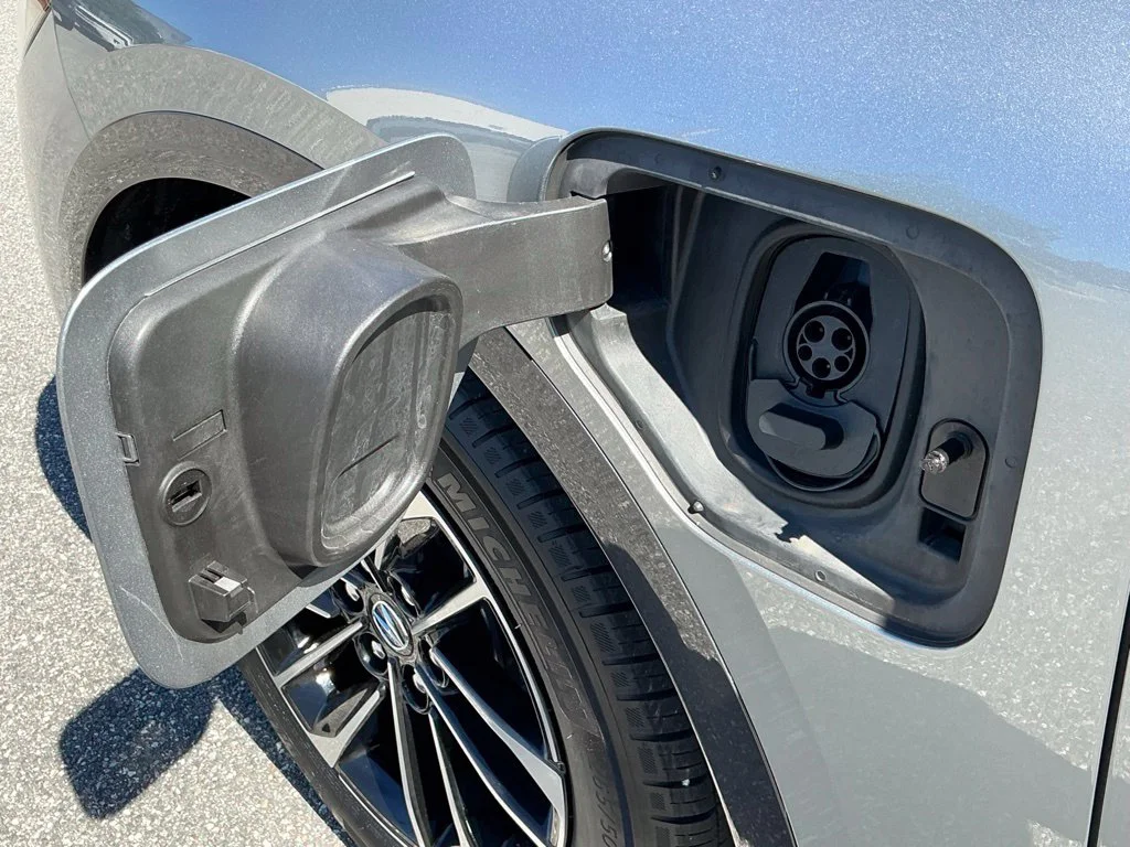 Used 2024  Acura Base image 25